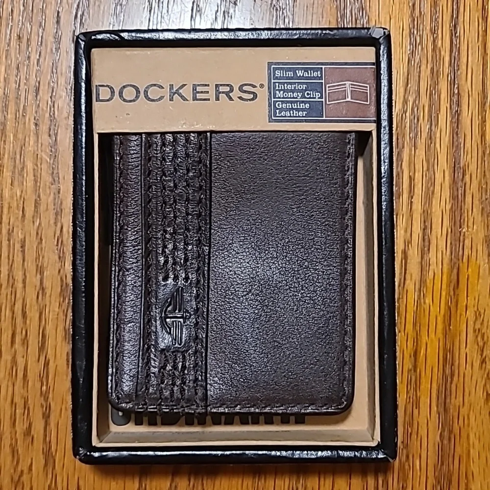 Dockers Slim Men's Briwn Wallet NIB